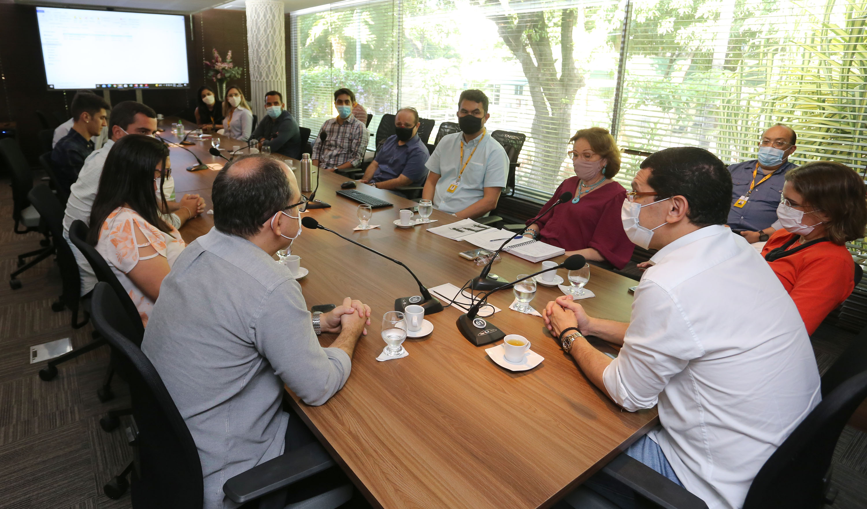 grupo de pessoas reunidas